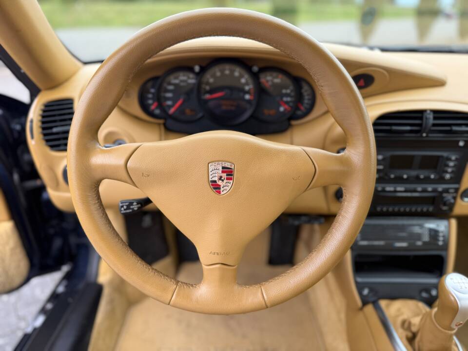 Image 22/42 de Porsche 911 Carrera 4S (2003)