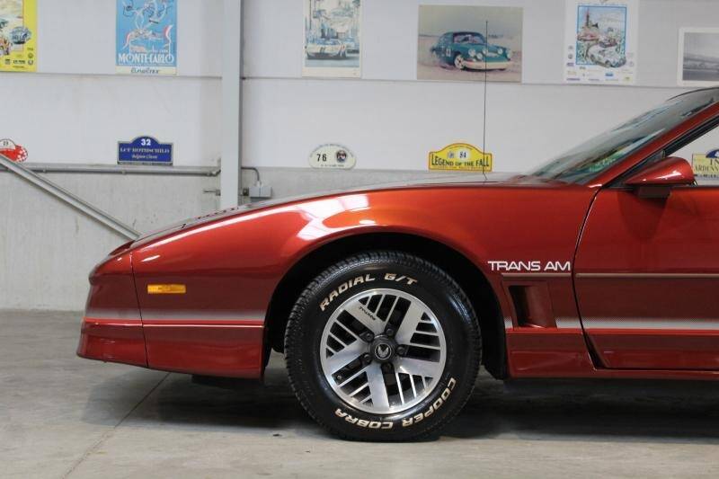 Image 4/12 of Pontiac Firebird TransAm (1986)