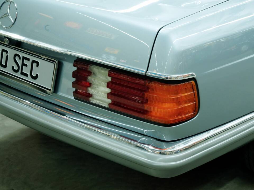 Image 18/50 of Mercedes-Benz 500 SEC (1982)
