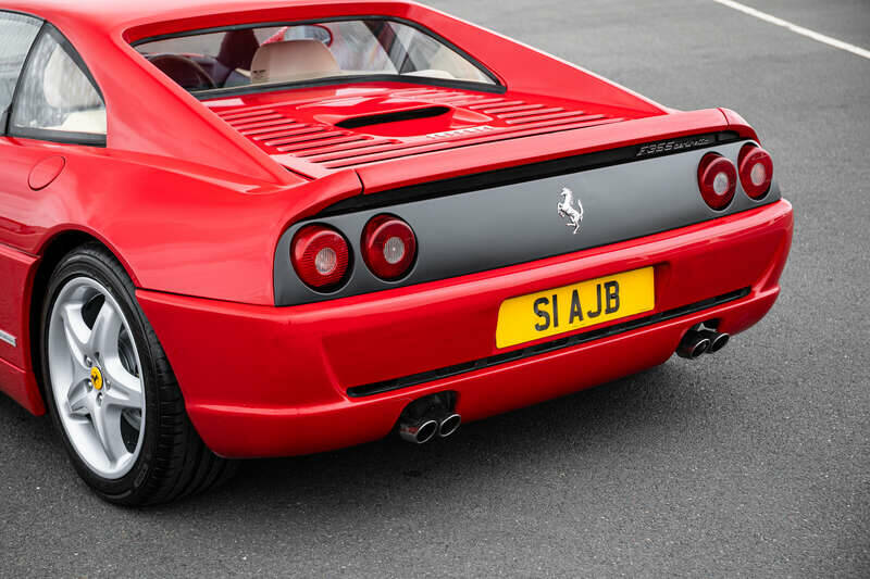 Immagine 9/29 di Ferrari F 355 Berlinetta (1998)