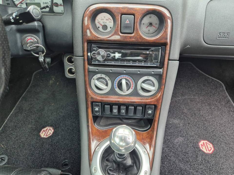 Imagen 15/24 de MG F 1.8i (2001)