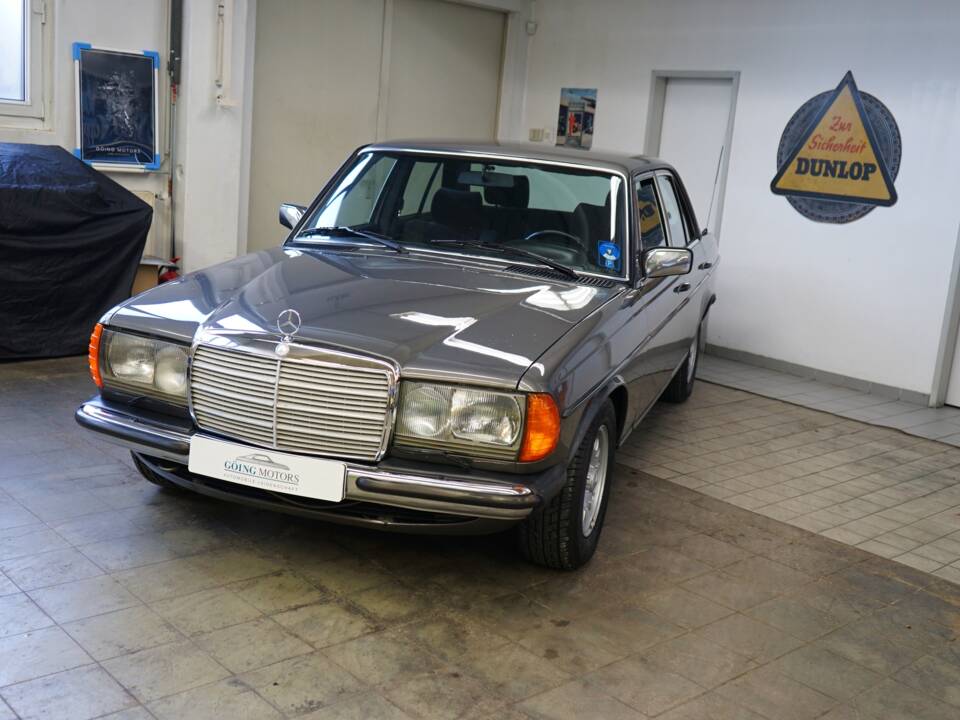 Image 9/36 de Mercedes-Benz 280 E (1982)