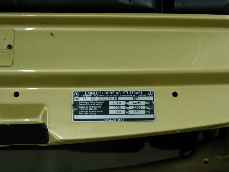 Image 42/50 de Mercedes-Benz 280 SLC (1977)