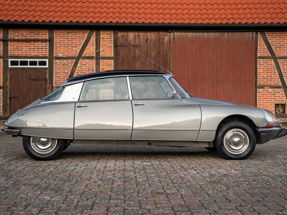 Image 13/44 of Citroën DS 21 (1968)