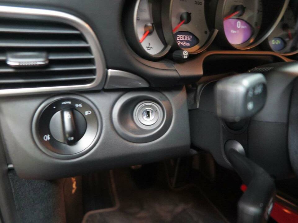 Image 15/50 of Porsche 911 Carrera 4S (2011)