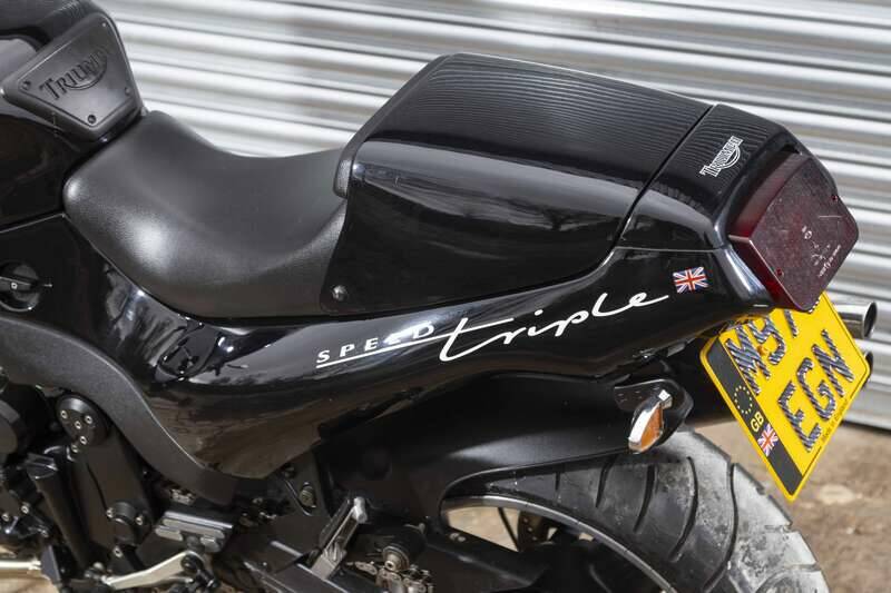 Image 20/37 of Triumph Speed Triple (1995)