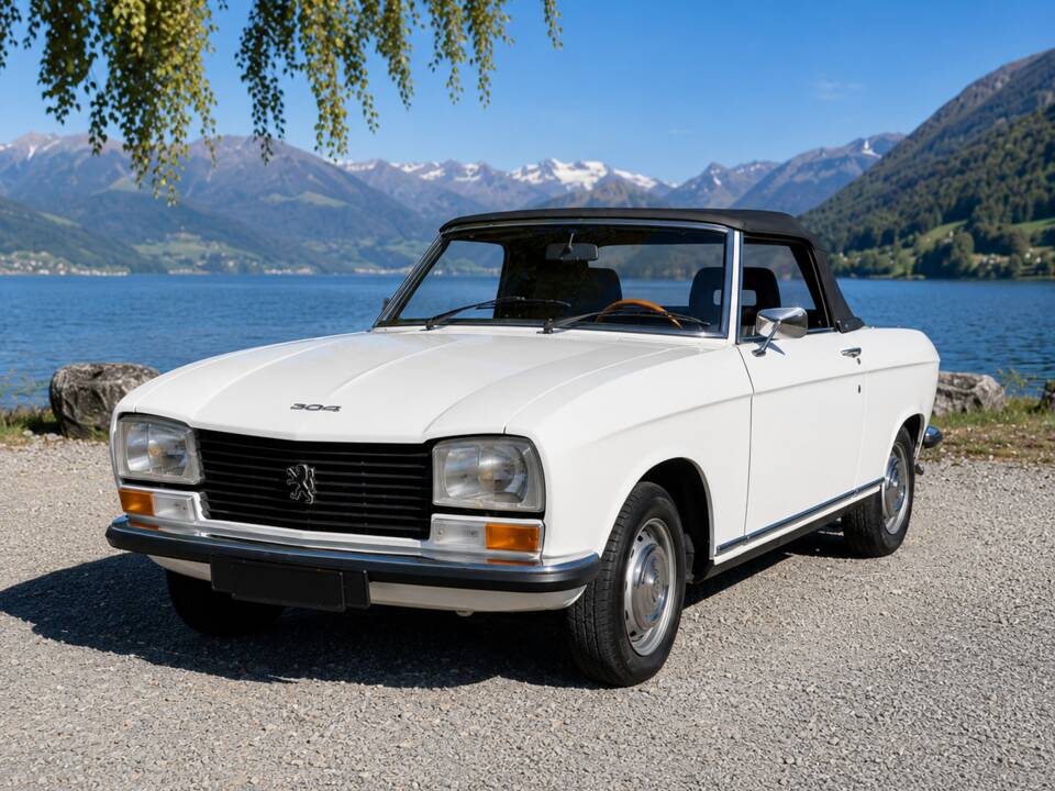 Image 2/7 of Peugeot 304 Convertible (1972)