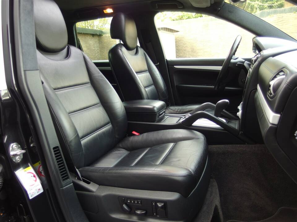 Image 54/99 of Porsche Cayenne Turbo (2007)