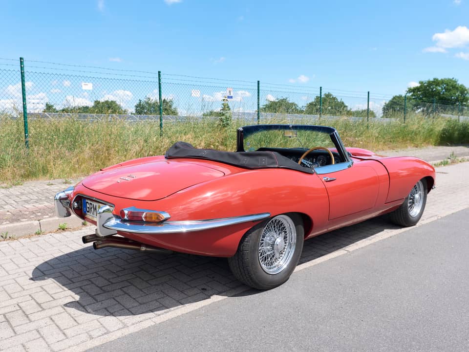 Image 6/80 of Jaguar E-Type 4.2 (1966)