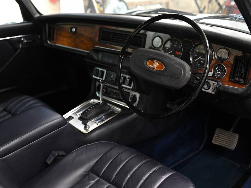 Image 26/26 of Jaguar XJ 6 C 4.2 (1976)