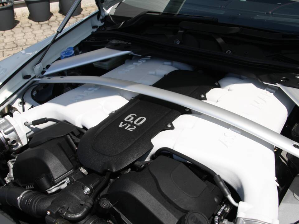 Image 19/24 de Aston Martin V12 Vantage S (2015)