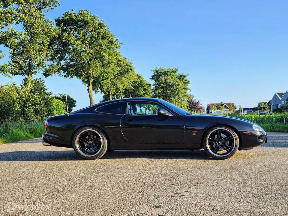 Bild 8/35 von Jaguar XKR (1998)