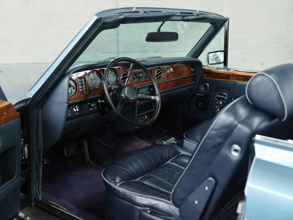 Image 16/48 of Rolls-Royce Corniche I (1980)