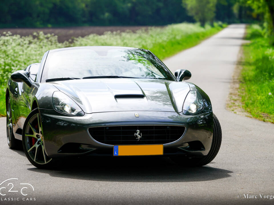 Image 28/85 de Ferrari California (2010)