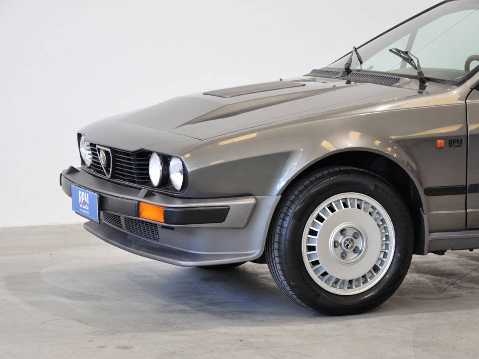 Immagine 16/34 di Alfa Romeo GTV 6 2.5 (1986)