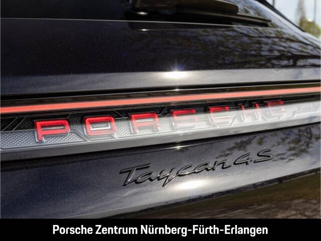 Image 27/36 of Porsche Taycan 4S Sport Turismo (2026)