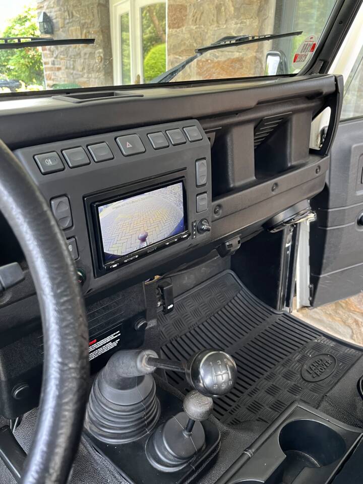 Image 15/16 of Land Rover Defender 130 Td5 Crew Cab (2005)