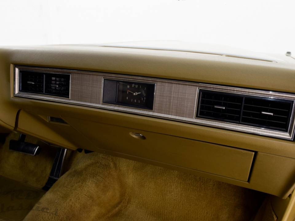 Bild 28/32 von Cadillac Coupe DeVille (1971)