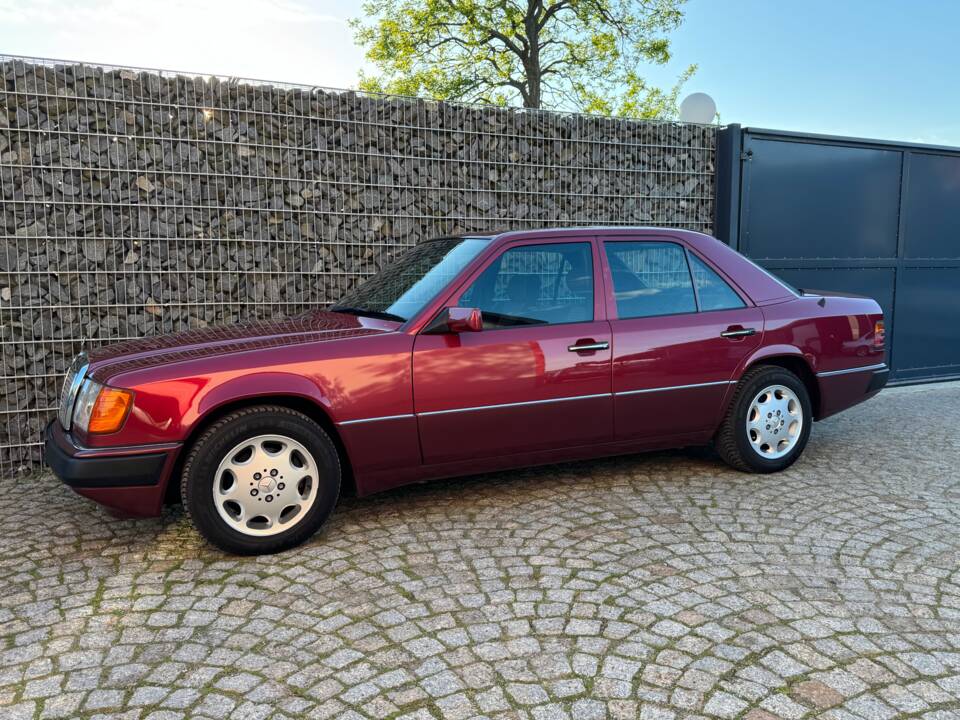 Immagine 3/75 di Mercedes-Benz 230 E (1992)