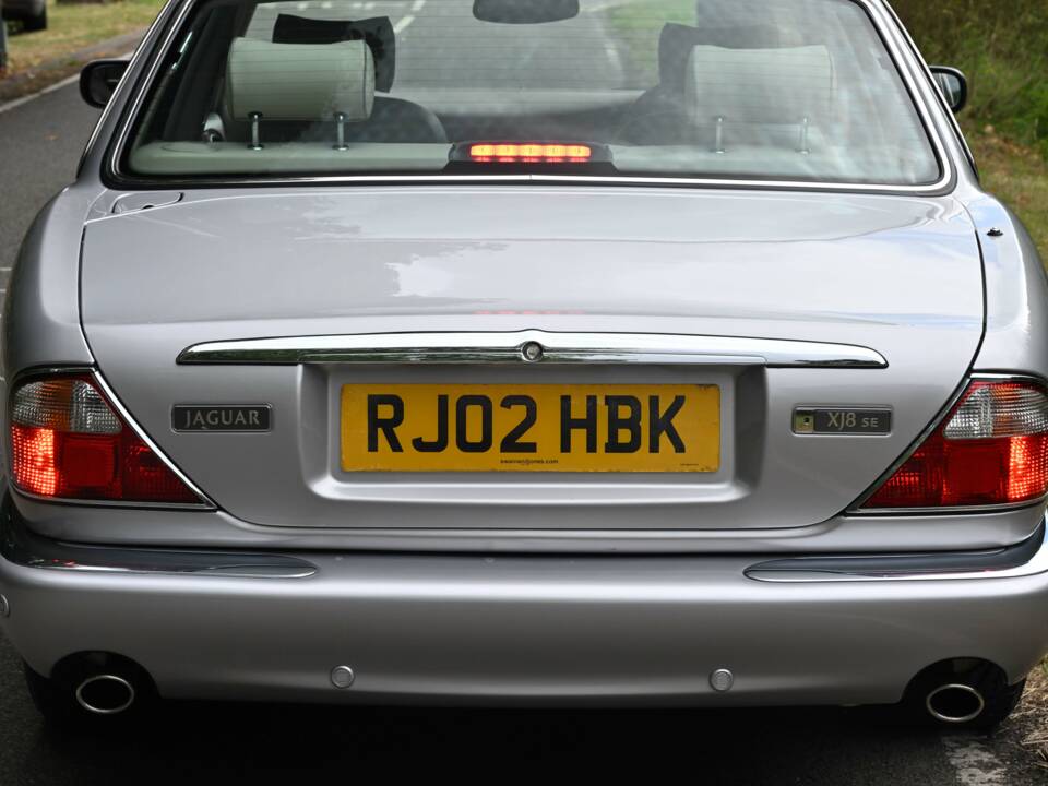 Immagine 14/50 di Jaguar XJ 8 Executive (2002)