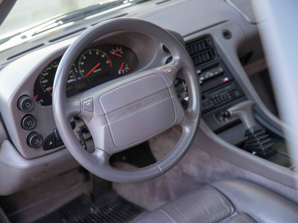 Image 36/63 of Porsche 928 GTS (1994)