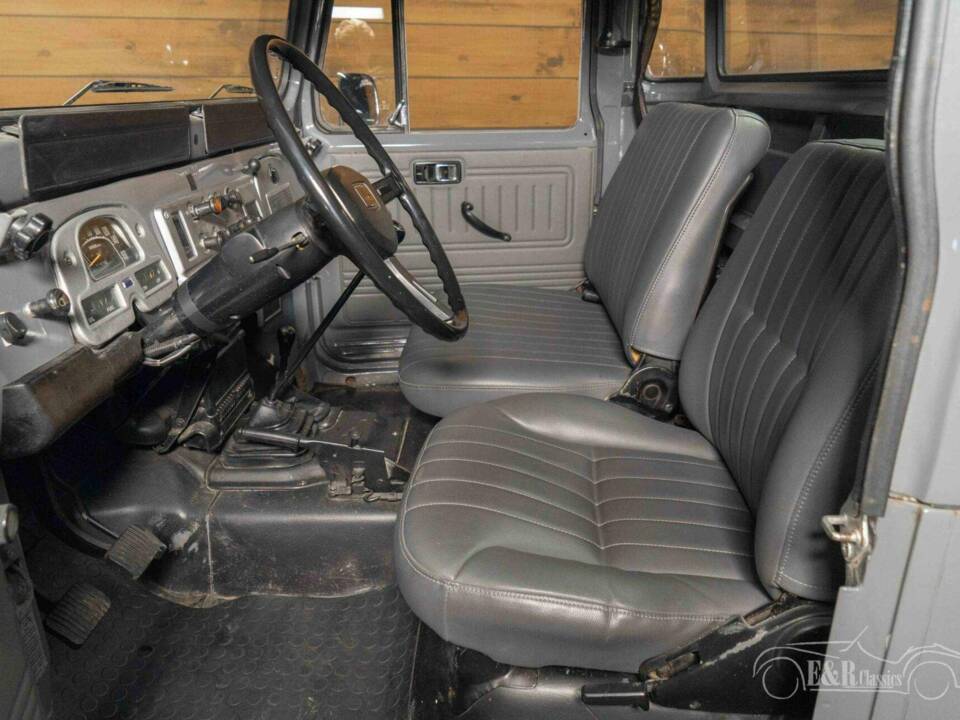 Image 14/19 de Toyota Land Cruiser FJ 45 (1976)