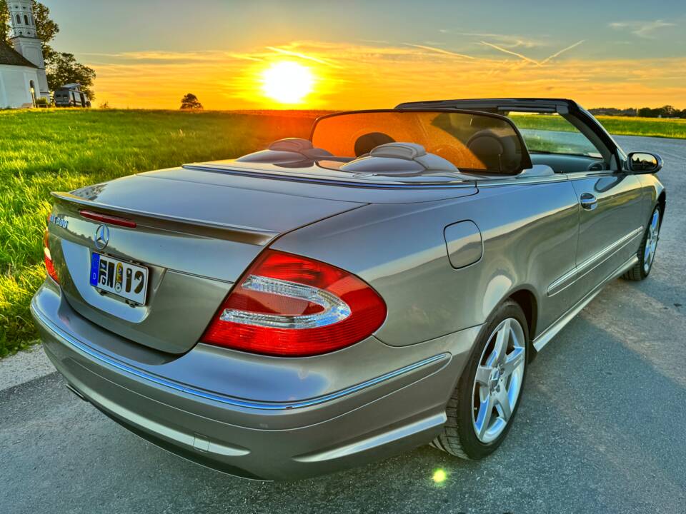 Immagine 7/17 di Mercedes-Benz CLK 500 (2005)