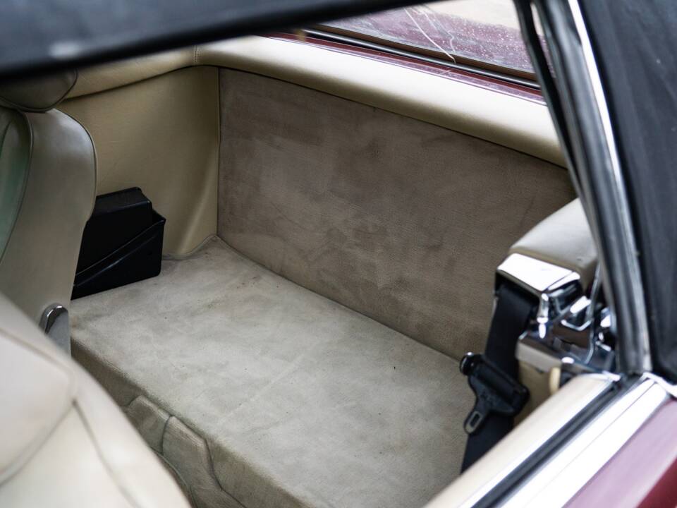 Immagine 18/21 di Mercedes-Benz 560 SL (1988)