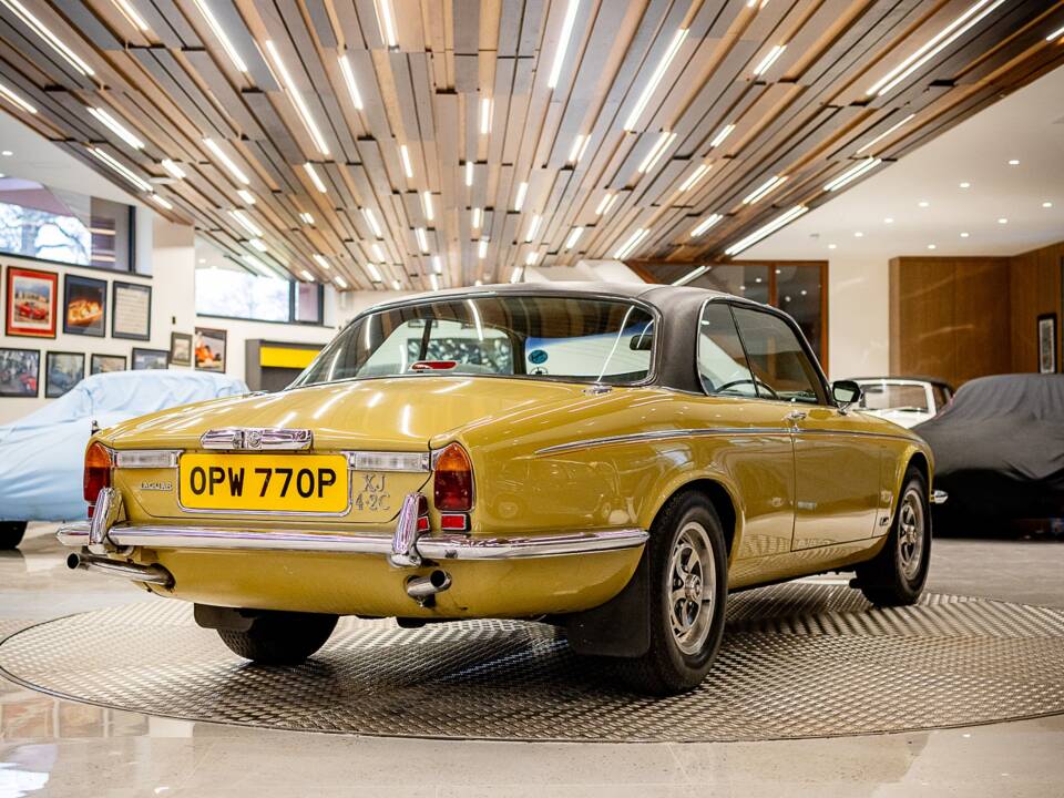 Image 7/50 de Jaguar XJ 6 C 4.2 (1975)