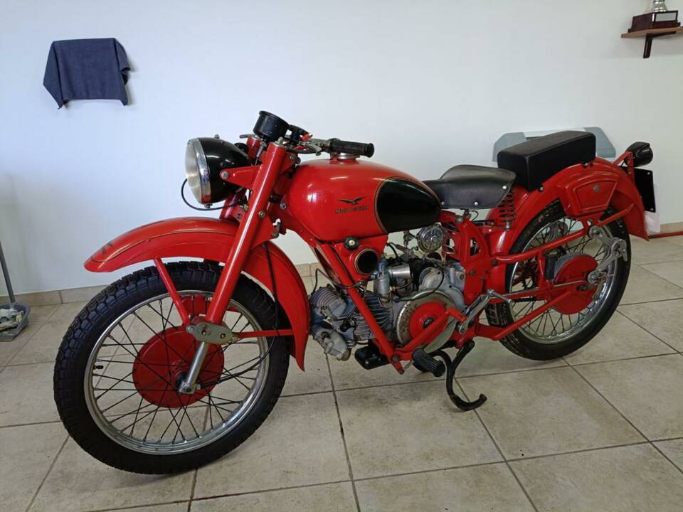 Afbeelding 10/39 van Moto Guzzi DUMMY (1950)