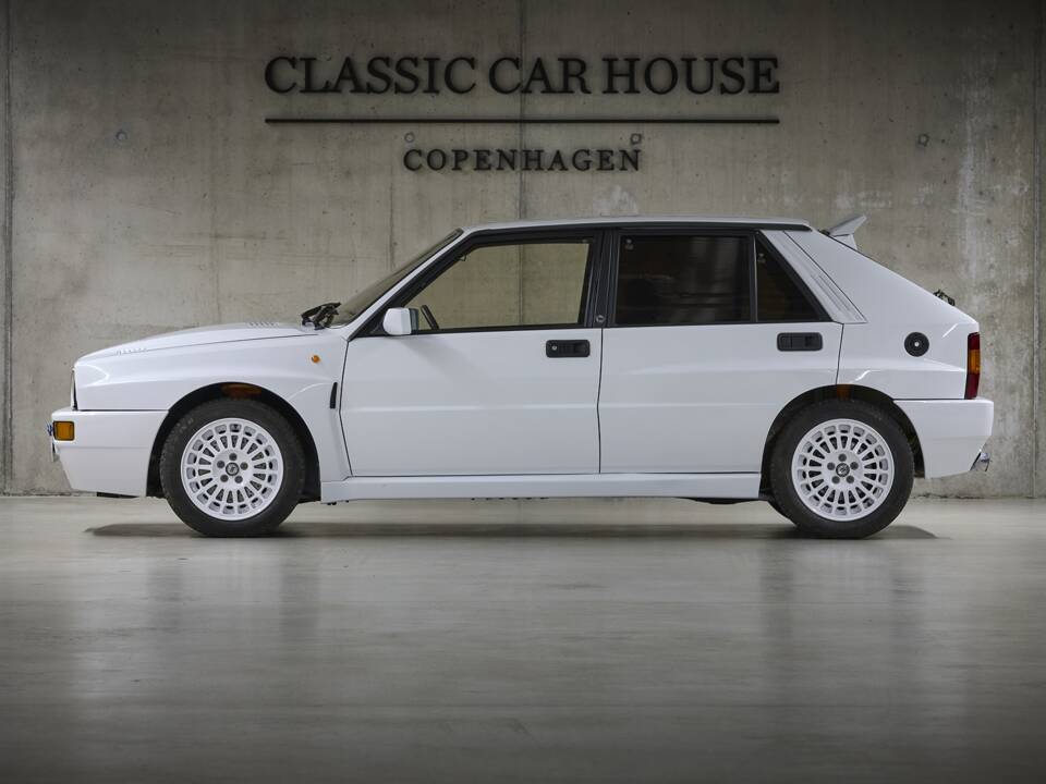 Image 31/93 of Lancia Delta HF Integrale Evoluzione I (1992)