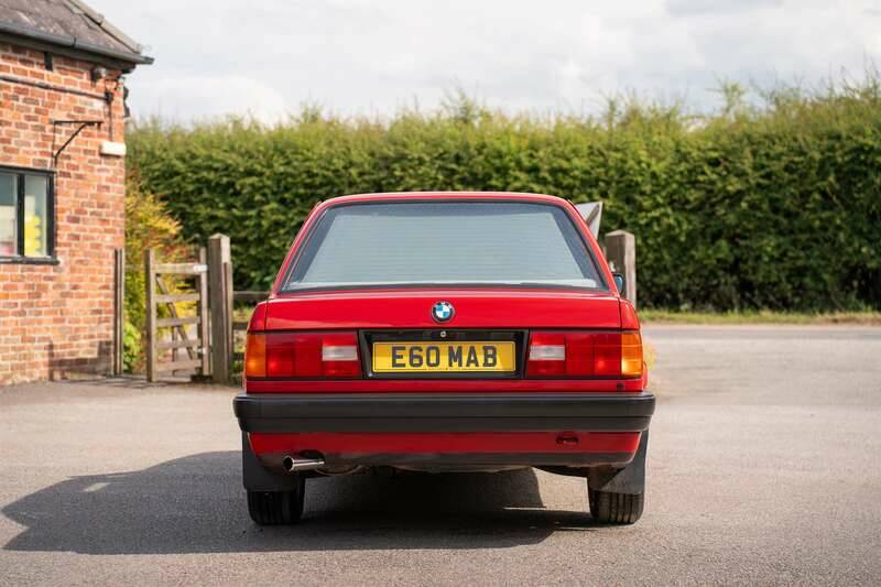 Image 12/50 of BMW 320i (1988)