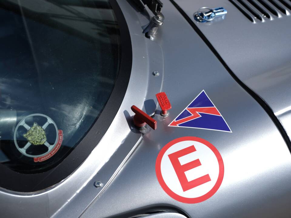 Image 17/50 de Jaguar Type E 3.8 (1970)