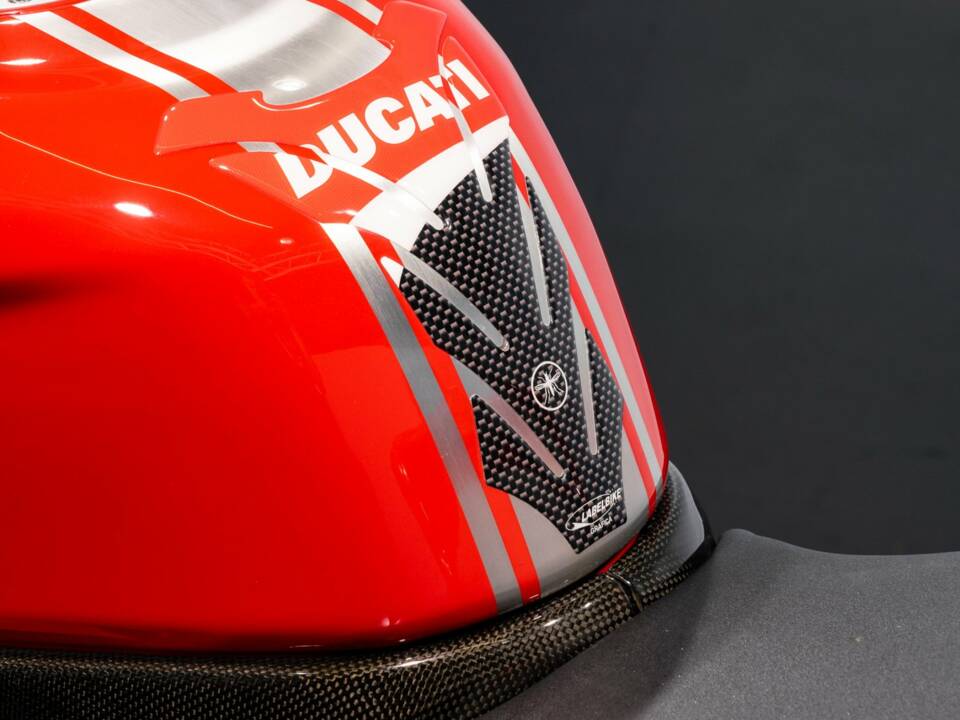 Immagine 38/50 di Ducati DUMMY (2011)