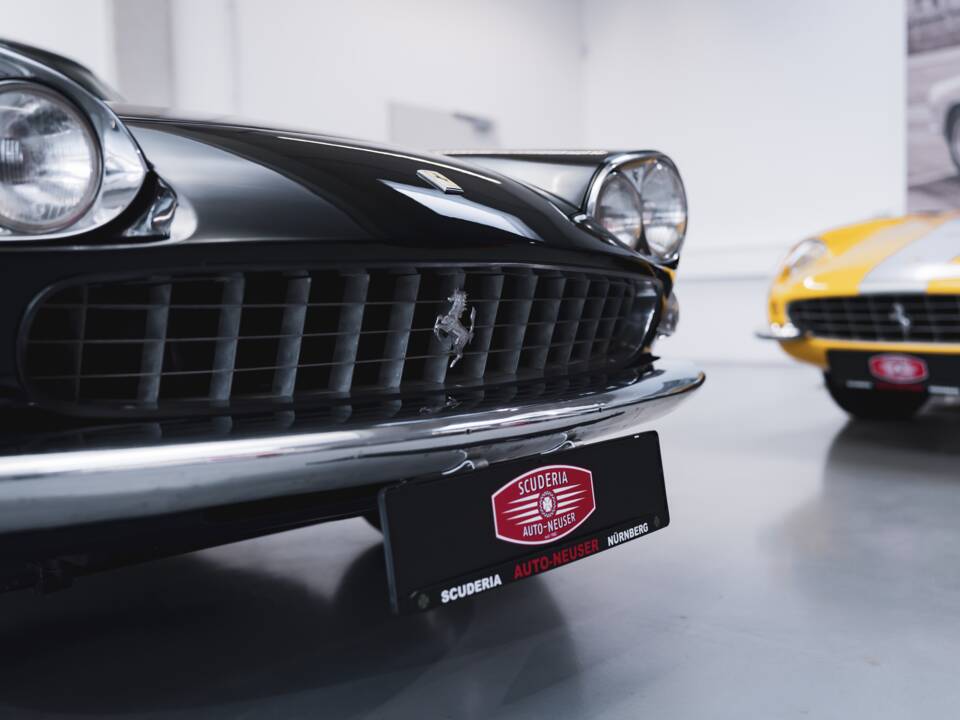 Image 17/100 of Ferrari 330 GT 2+2 (1965)