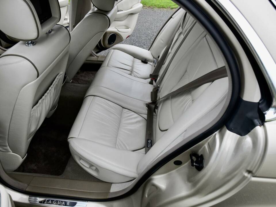 Afbeelding 25/50 van Jaguar XJ 8 4.2 (2003)