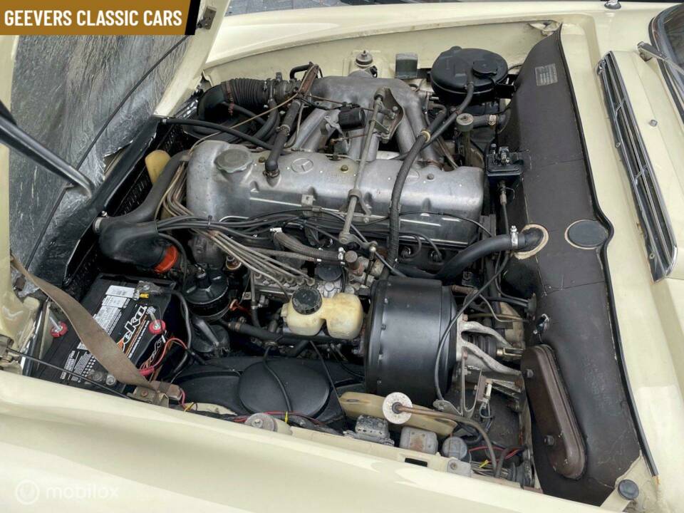 Image 14/15 of Mercedes-Benz 230 SL (1967)