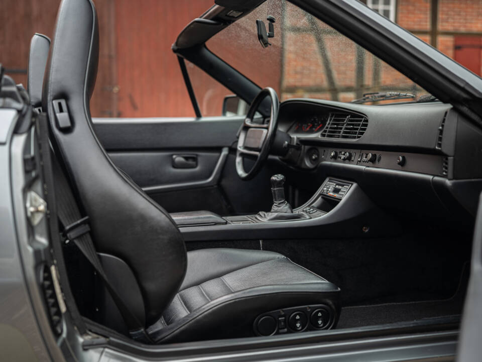 Image 39/42 de Porsche 944 S2 (1991)