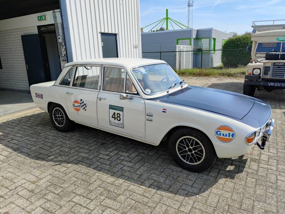 Image 3/8 of Triumph 2000 Mk II (1972)