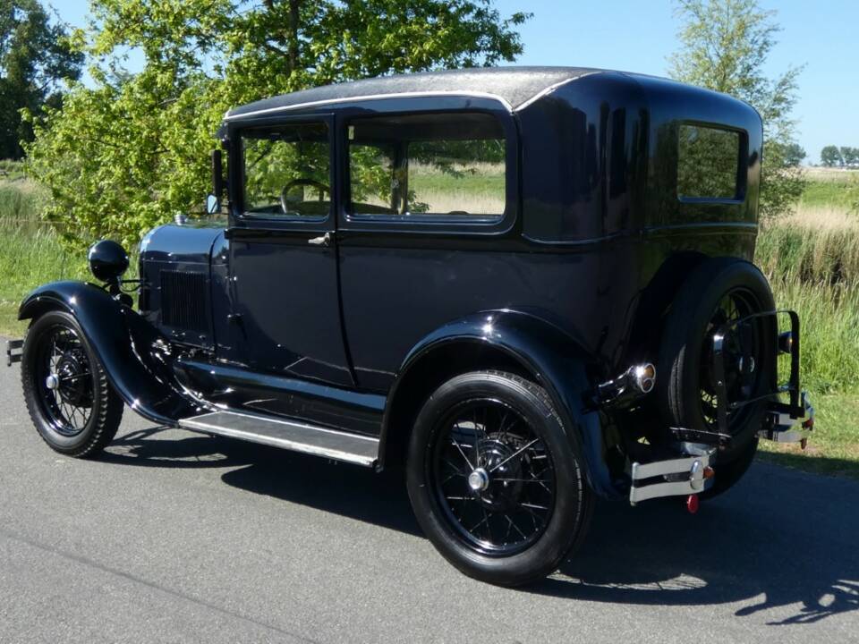Image 4/15 of Ford Model A Tudor Sedan (1929)