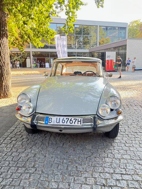 Imagen 2/10 de Citroën DS 21 (1967)