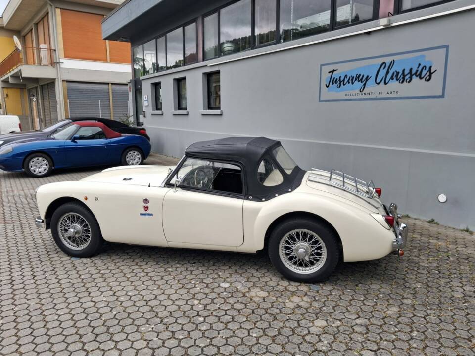 Image 4/16 of MG MGA 1500 (1958)