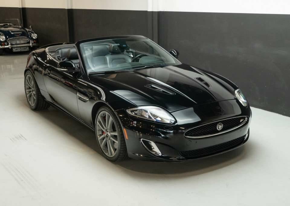 Image 17/50 of Jaguar XKR (2013)