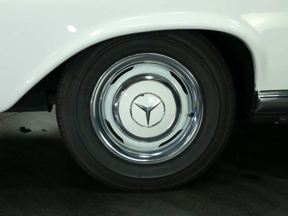 Image 30/30 of Mercedes-Benz 250 SE (1966)