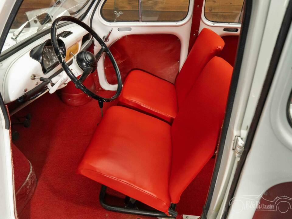 Bild 6/7 von Renault 4 CV Décapotable (1952)