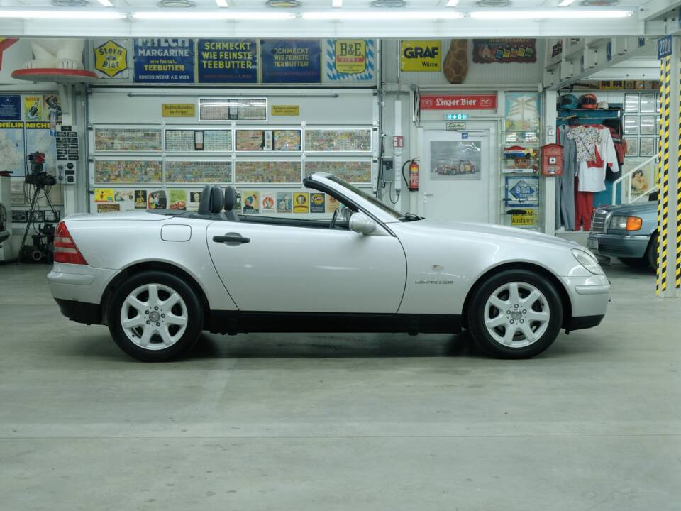 Immagine 37/50 di Mercedes-Benz SLK 230 Kompressor (1996)