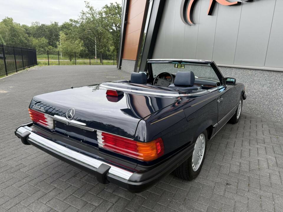 Image 11/50 of Mercedes-Benz 560 SL (1986)