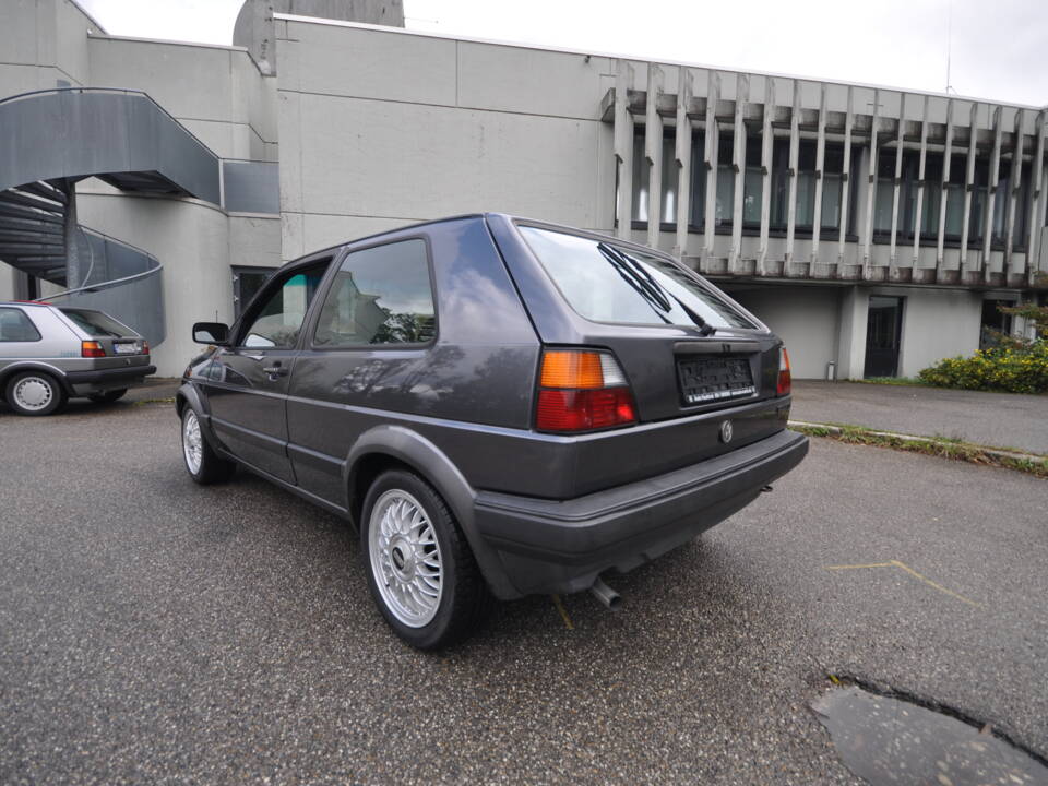 Immagine 6/55 di Volkswagen Golf Mk II 1.3 (1991)