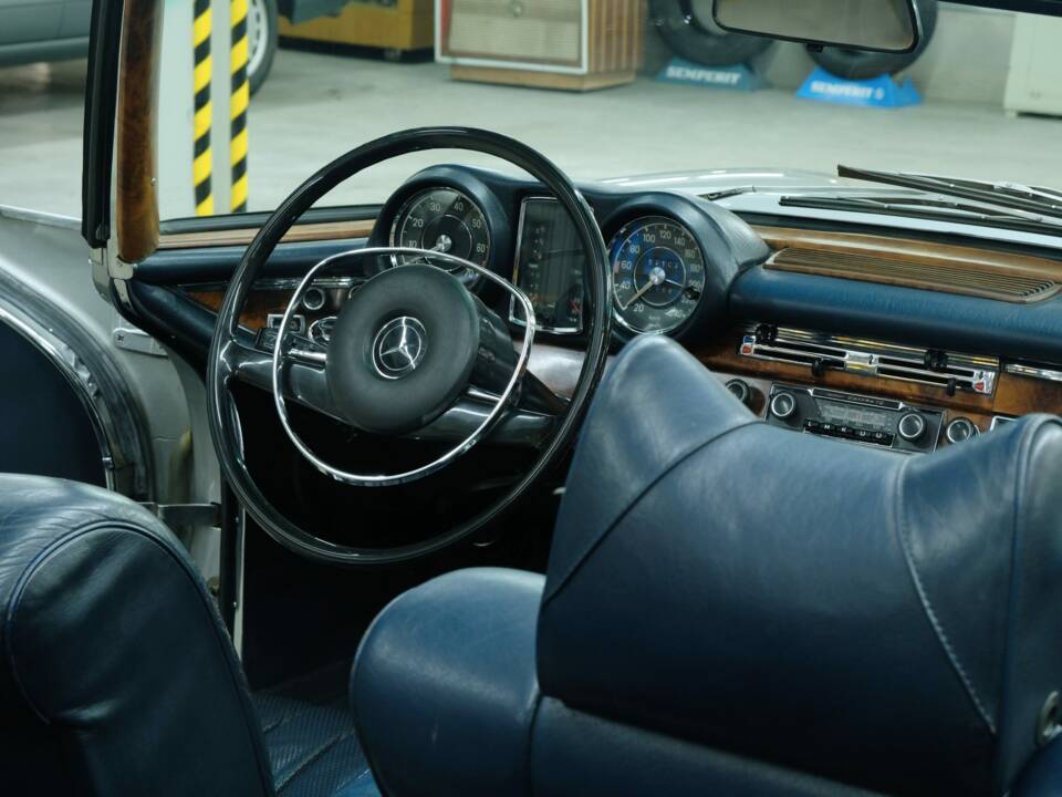 Image 39/50 of Mercedes-Benz 280 SE 3,5 (1970)