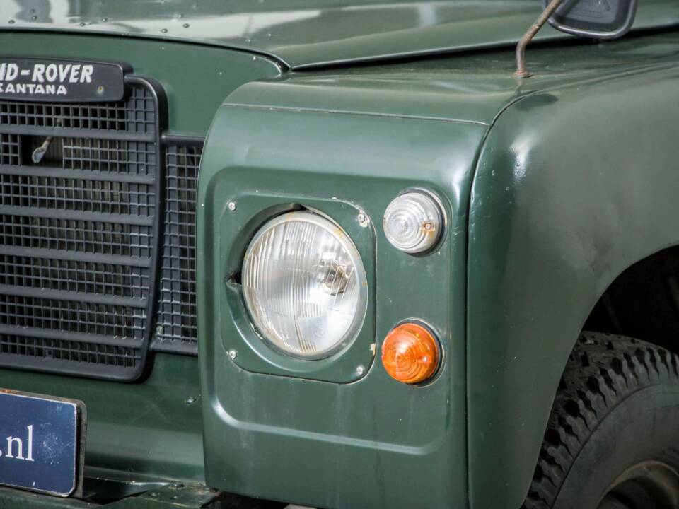 Image 21/50 of Land Rover 109 (1978)